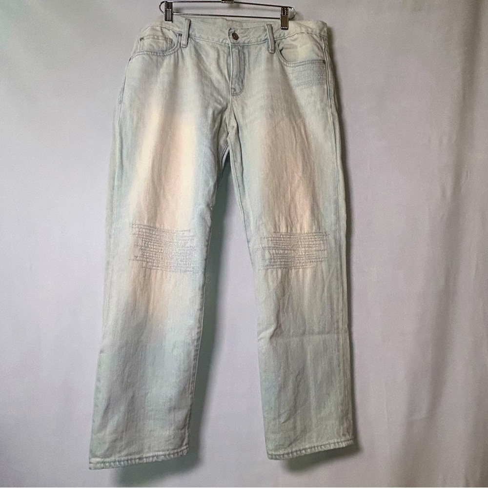 Women’s Gap Real Straight Light Wash Jeans. Distressed. Size 32/14.